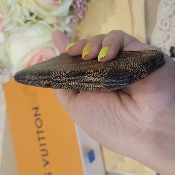 Authentic Louis Vuitton Damier key cles - Picture 4 of 9